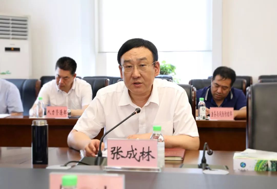 森工集团党委理论学习中心组扩大会议要求深入学习党章