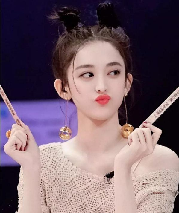 哪吒变娜扎宋祖儿哪吒表情包很传神但饺子的哪吒头才最经典