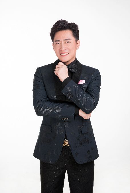 聚光灯下,伊林将会用音乐陪着大家,欢喜,疯狂,或哭,或笑舞台上,是一场