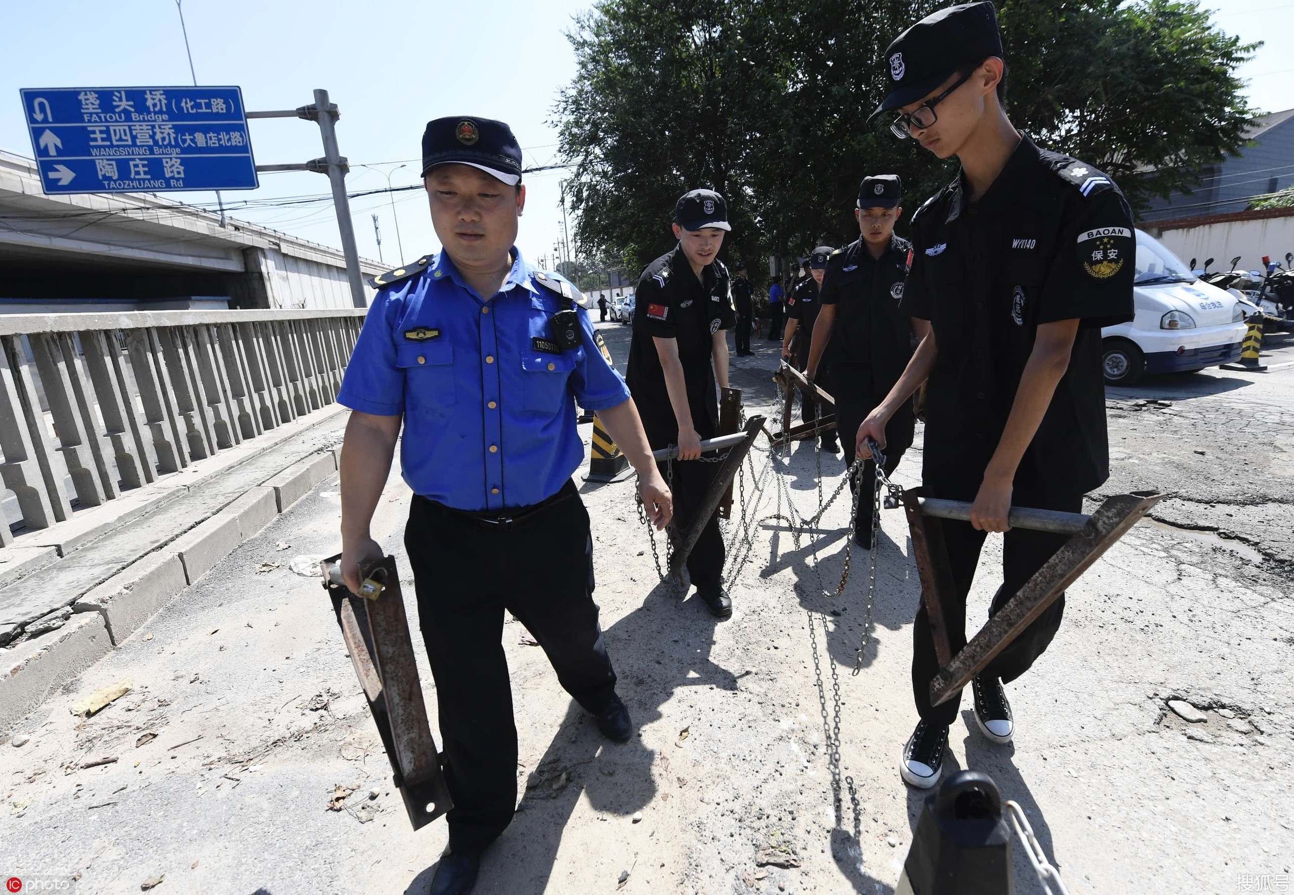 接报即办 北京垡头城管拆除私装地锁