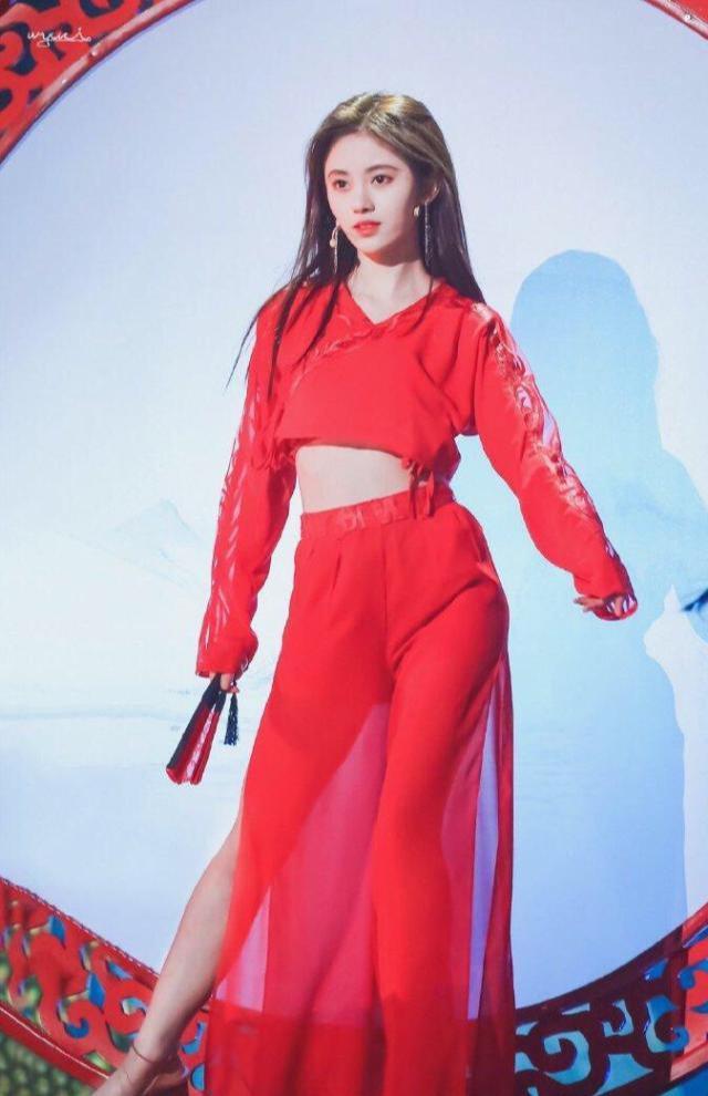 鞠婧祎颠覆甜美风变身腹黑大小姐粉丝感叹画风不一样