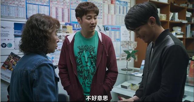 如果遇到这俩人刚好都没在,素英就不得不自己带着孩子出去拉客,自己