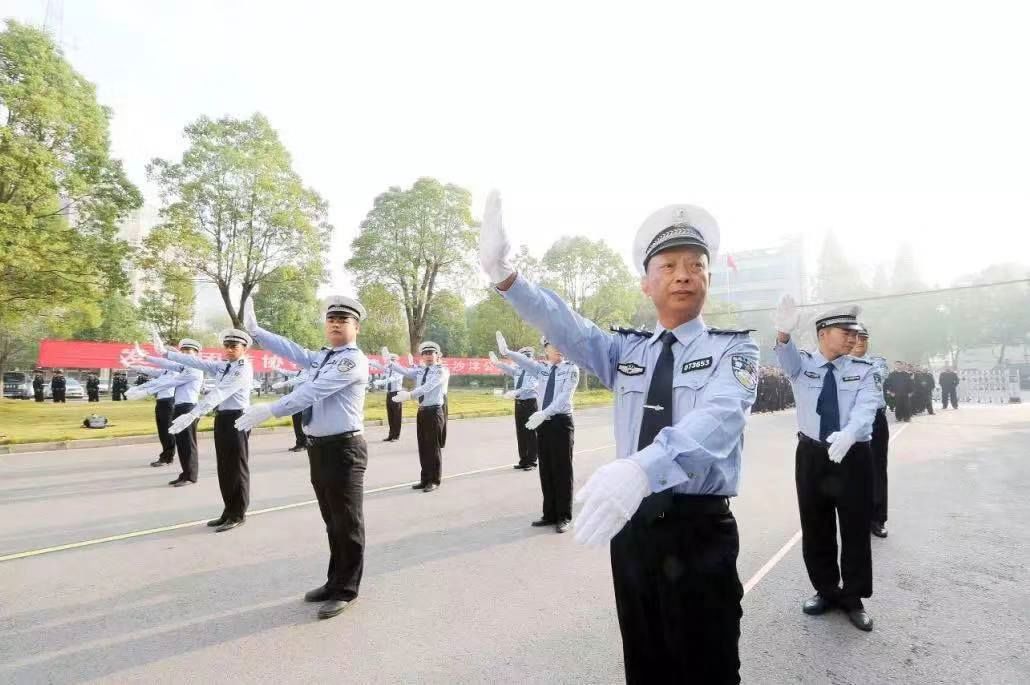 他就是退役军人沙洋县公安局交警大队事故中队副中队长赖向荣颁奖辞