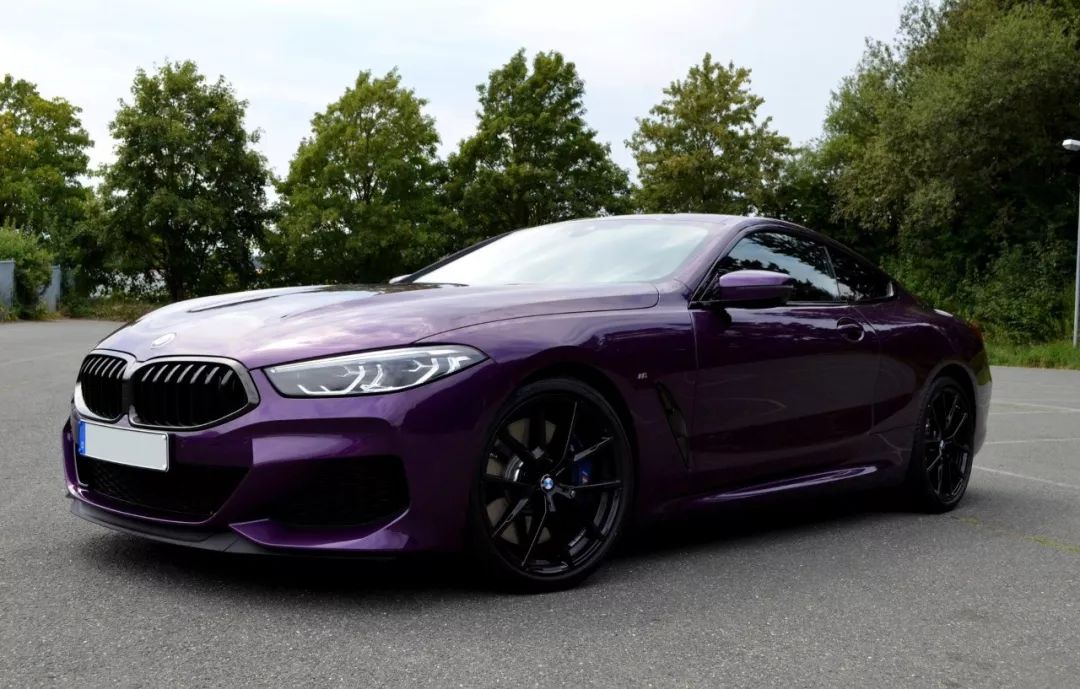 低调的车色 高调的野兽 暮光紫宝马8系请签收 颜色