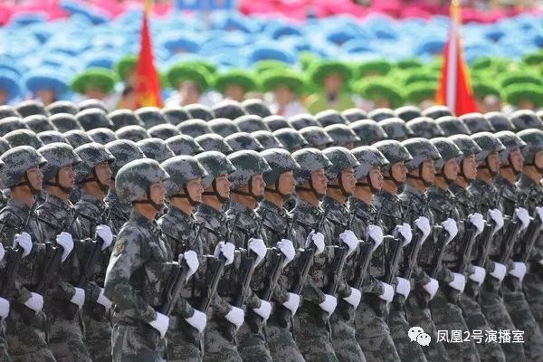 解放军进行了历史上最大规模的整编,全军共编成四大野战军,17个兵团