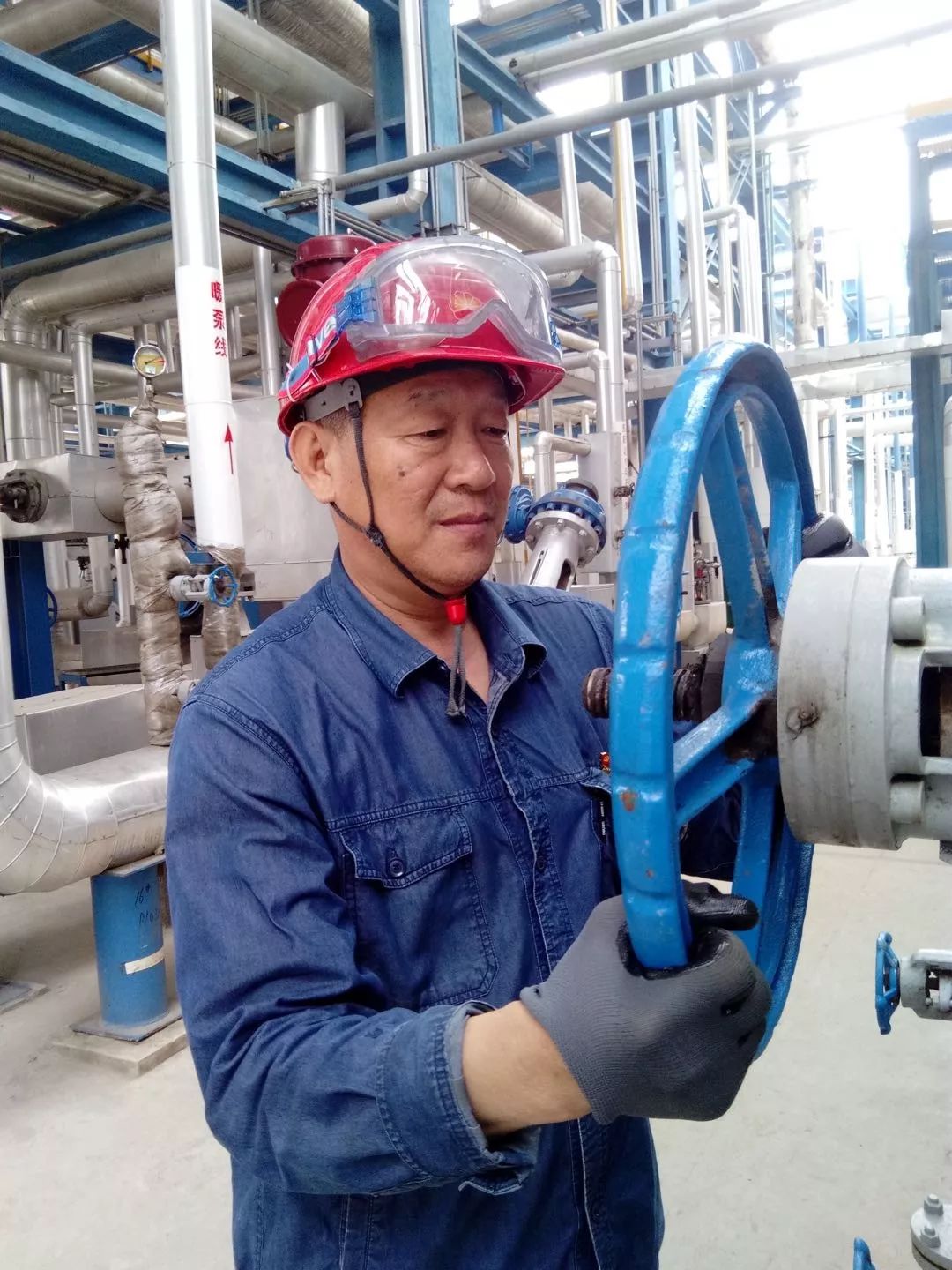 战场见"现:热电联合车间 热机操作员原:中国人民解放军65328部队刘 富