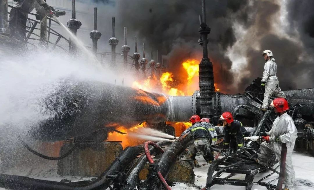 油库爆炸事故图片