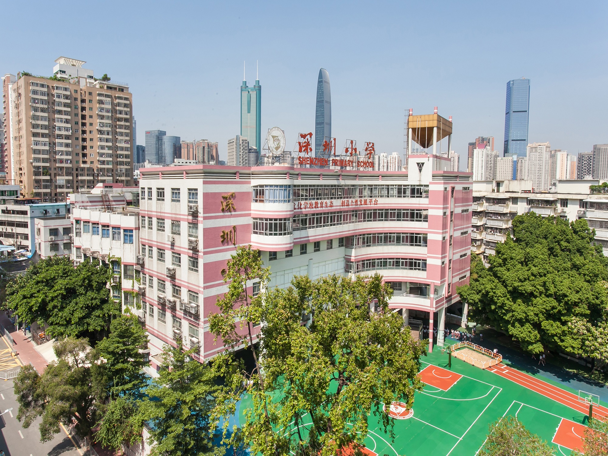 深圳小学,以深圳两字命名,是一所市属重点小学,在四大名校之一的