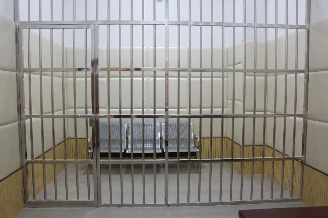 法院刑事羁押室图片图片