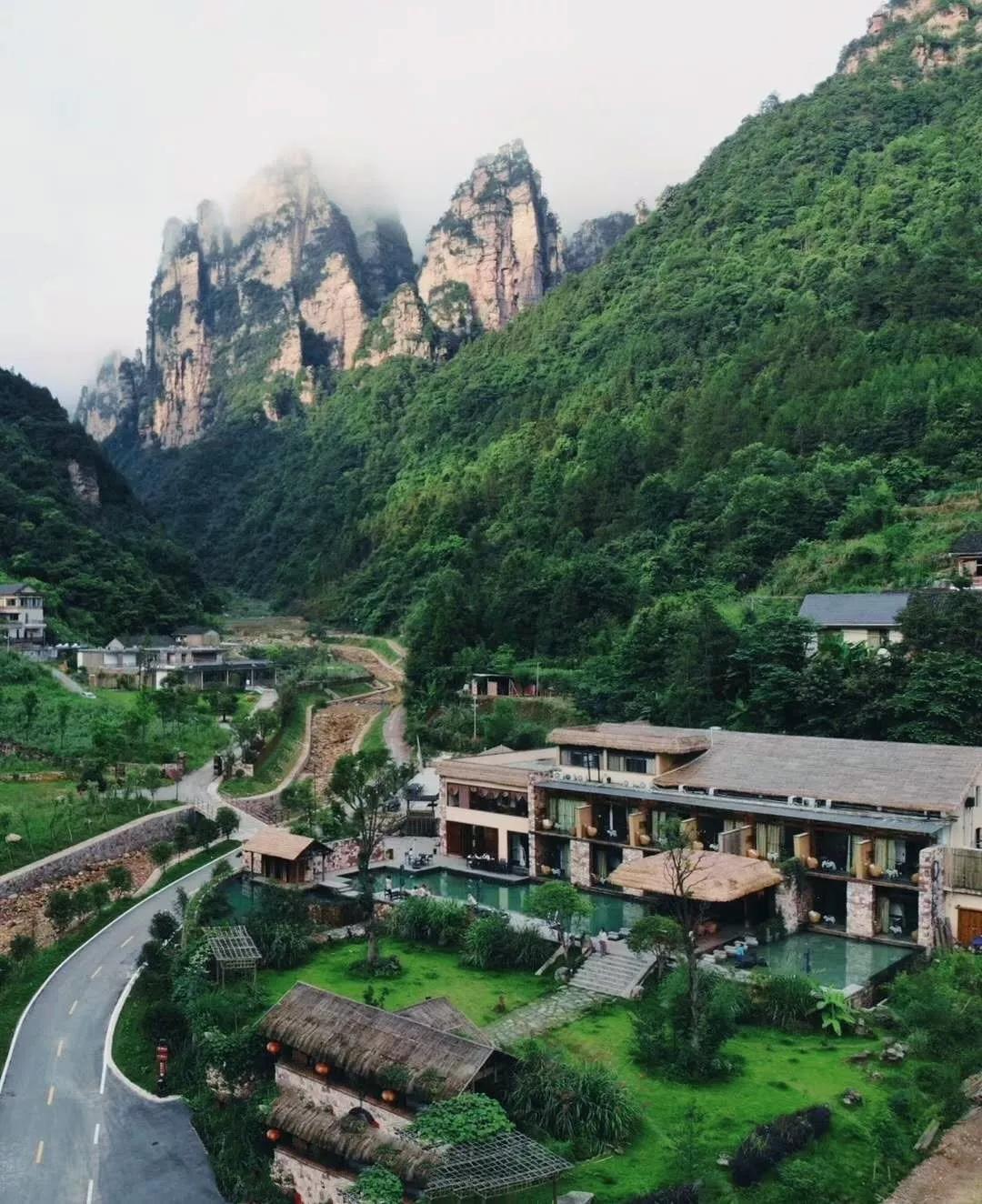 住进张家界峡谷人气民宿丨打卡森林公园最美空中花园开启一场夏日避暑