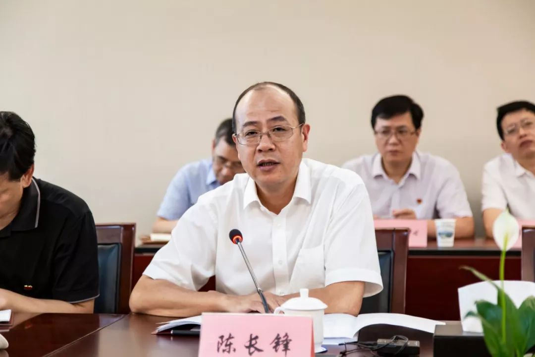 指导组组长陈长锋充分肯定了局党组成员的调研成果和交流情况,具体