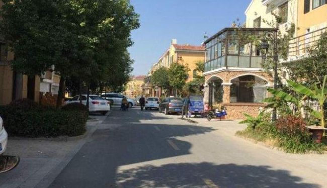 仲尼:高邮天娇园小区附近安装了四排减速带?