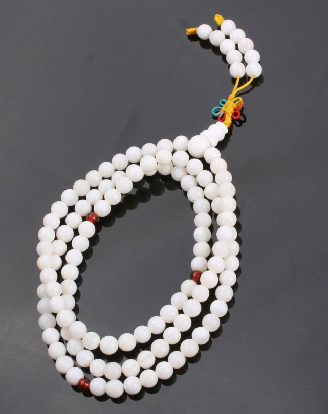 有的甚至都不知道砗磲这两个字怎么念,再稍微了解一点的就会知道砗磲