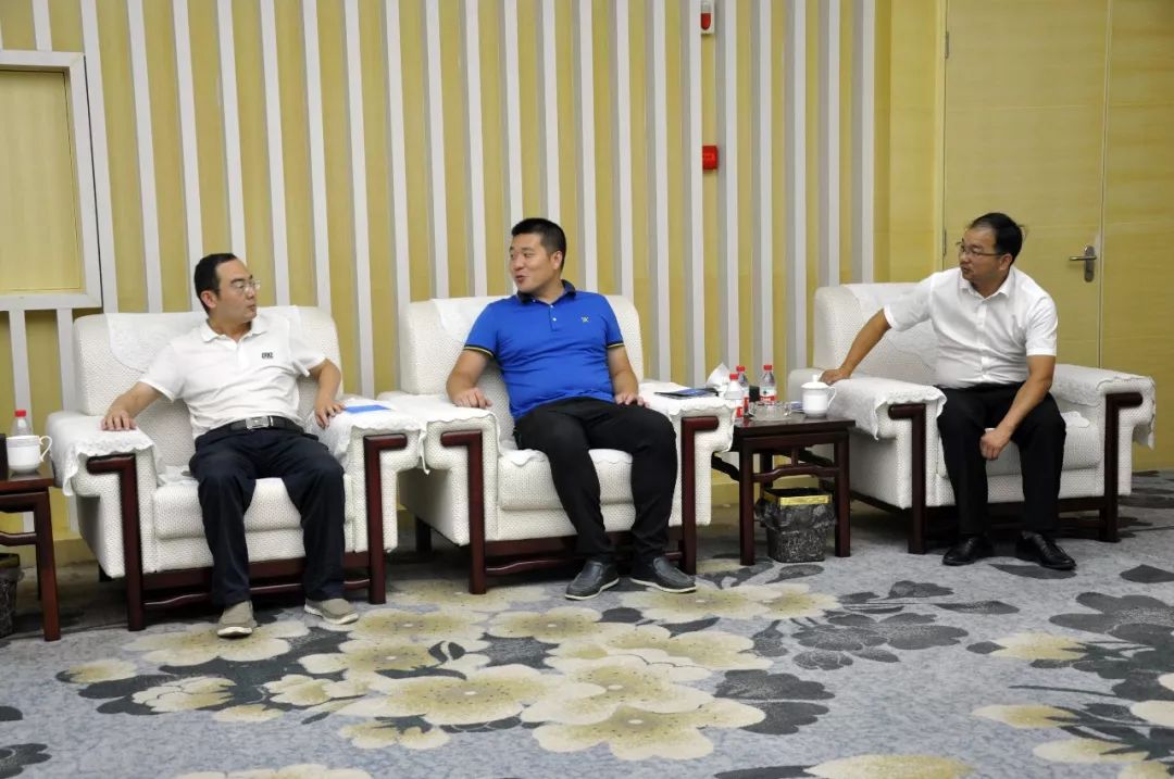 武汉大学科技园企业服务中心主任刘坤考察炎黄科技园