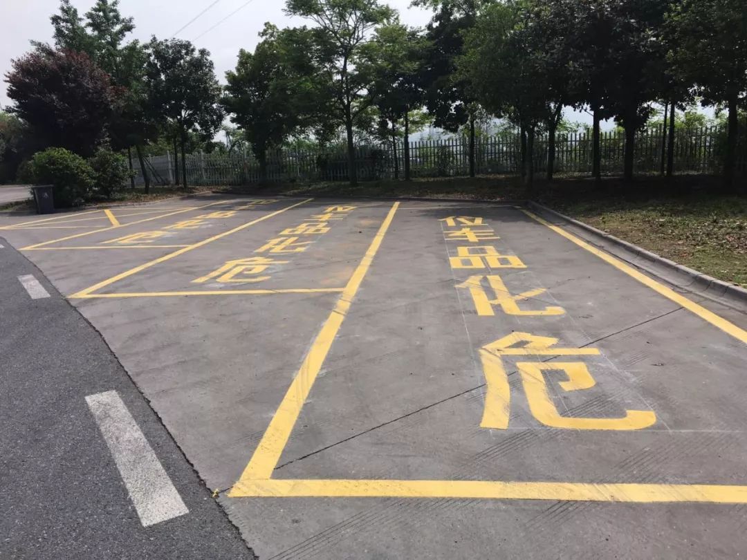 抓落实重整改筑牢服务区危化品车辆安全防线