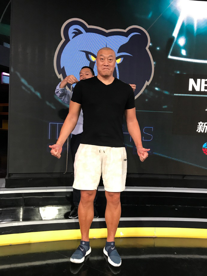 曾是国家男篮前锋,和徐峥搭档《人在囧途》,如今50岁成特型演员_马健