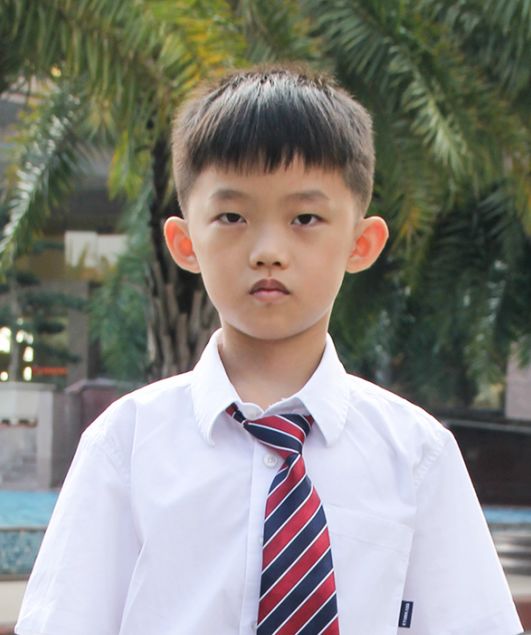 三好学生五(2)班 刘杰宏她从小受到家校严格的教育和良好的熏陶,严于