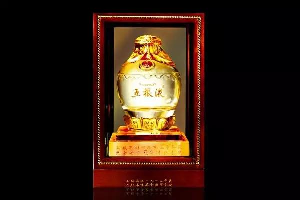 一口喝掉半套房,看看中国最贵的十瓶白酒