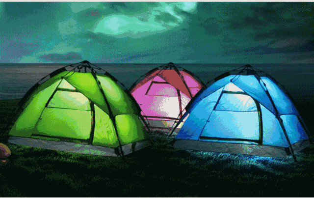 充满仪式感的旅途,非房车莫属和家人朋友围坐在一边喝酒聊天……伴随