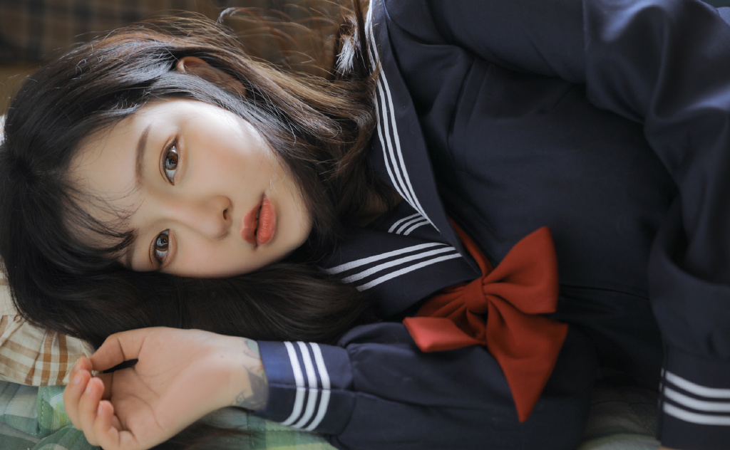 性感美女时尚写真,校服学生妹粉嫩香唇白嫩脸蛋,甜美可爱动人!