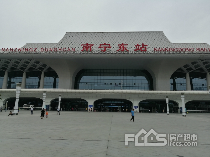 南宁东站实景图南宁新楼盘高铁时代广场项目独特的"双子"造型都市地