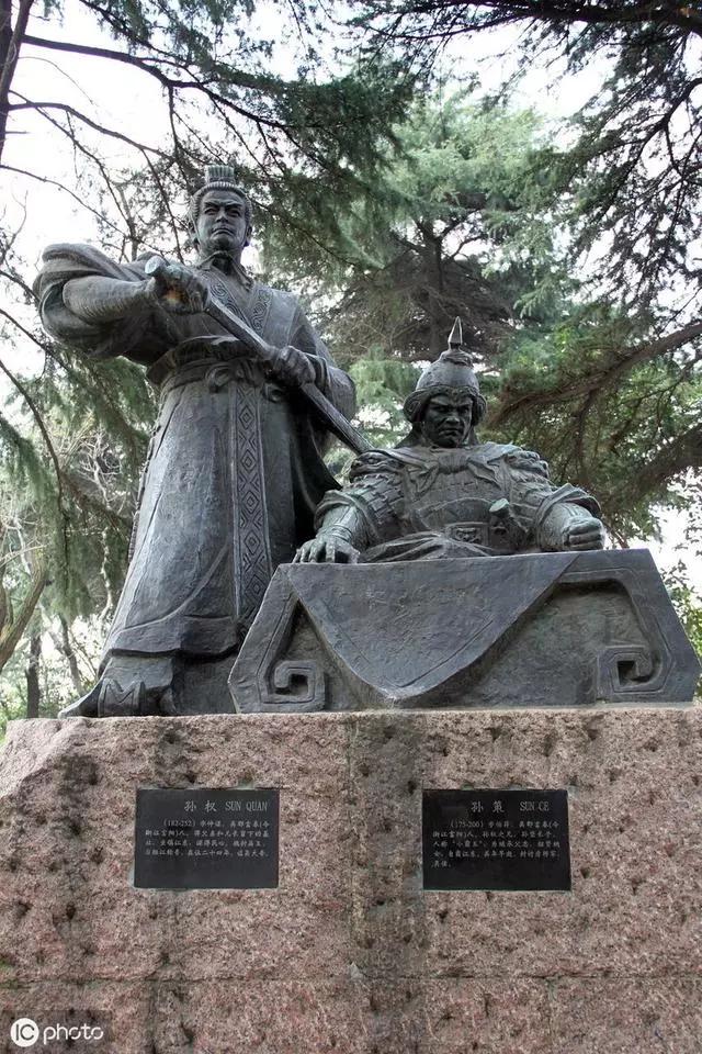 武汉龟山:孙权孙策像没有任何史料证明刘备曾经镇压过五斗米教,但有