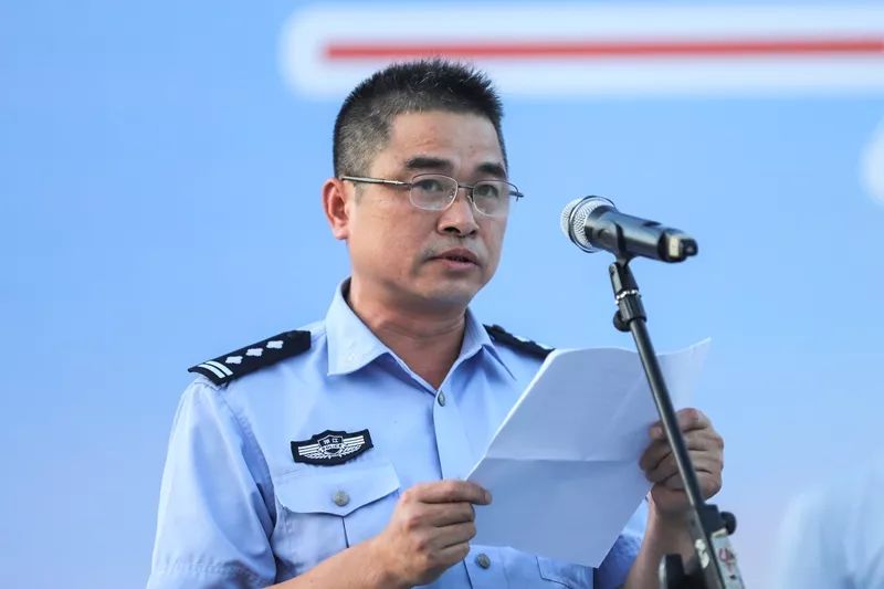 昨晚瓜沥出动几十辆警车一路警灯闪烁究竟发生了什么