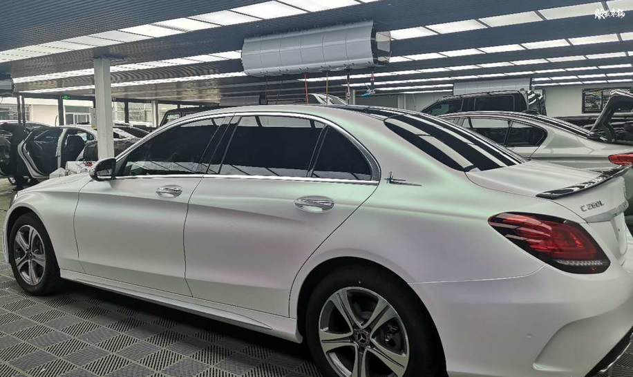 格调非凡的奔驰c260l升级改色改装