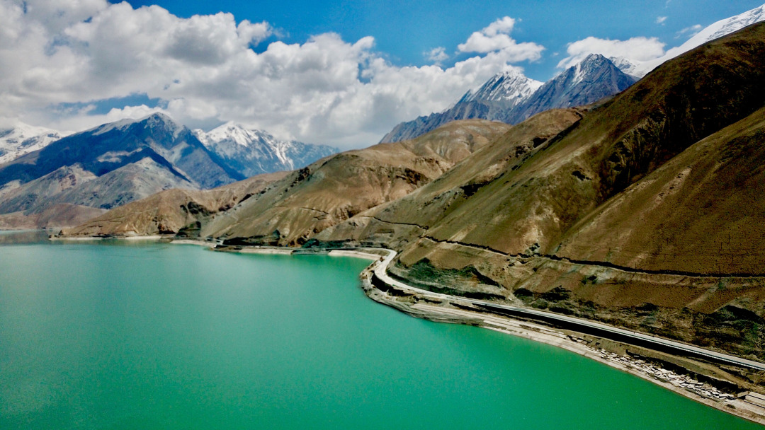 中国境内的帕米尔高原是其东部,在克孜勒苏柯尔克孜自治州和喀什地区