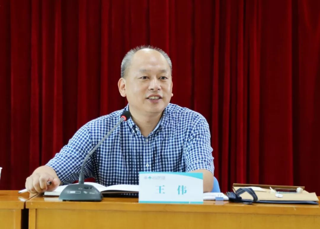 王伟副组长以近日富阳区人民法院公开开庭审理的富阳二院原药剂科主任