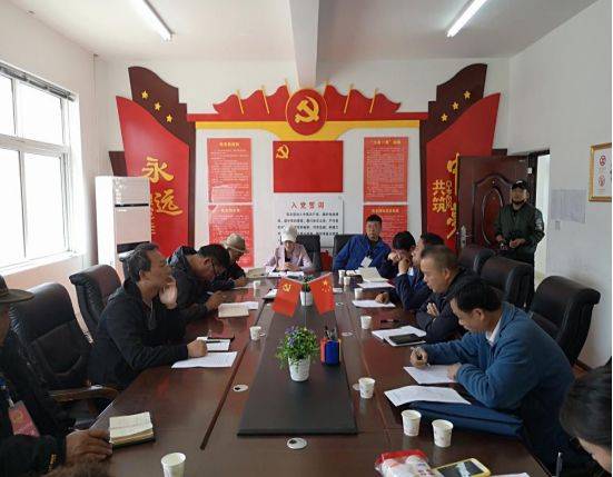 类乌齐县人大常委会组织区市县乡四级人大代表开展视察活动