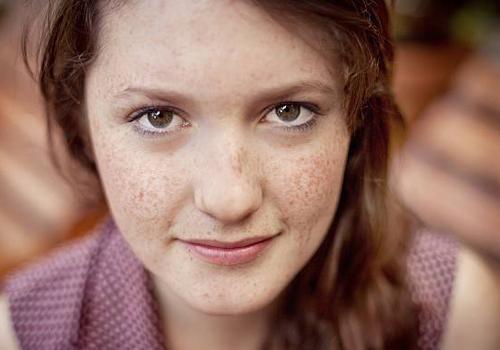 脸上突然长斑怎么办别着急让美丽策帮你恢复如初