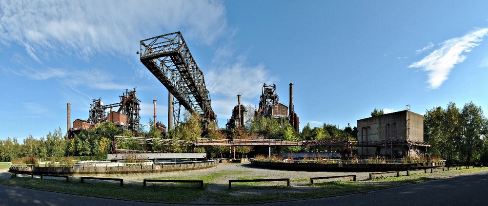 这个美丽的工业公园是由鲁尔工业区duisburg市的废旧的工厂改造而来