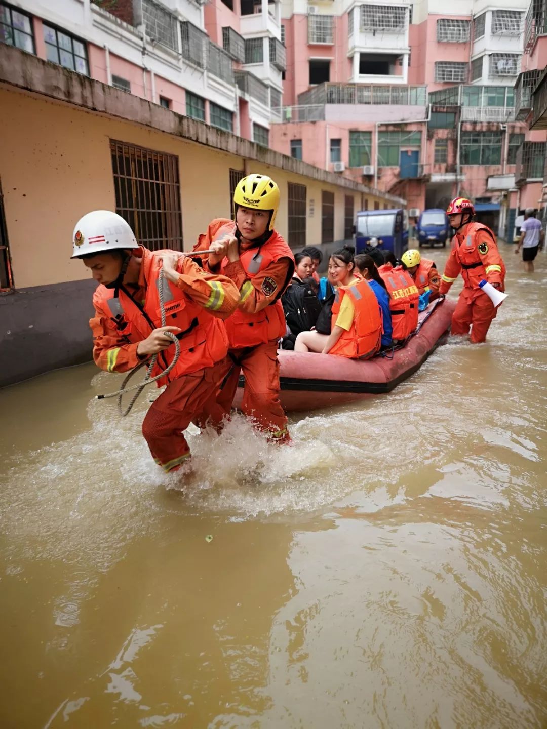 暴雨临城下的那一抹火焰蓝新余消防救援支队抗洪抢险先进典型风采录