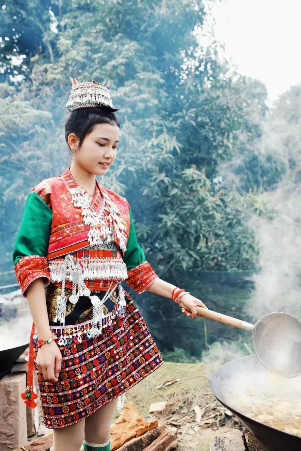 古滇国的遗贵,用时光编织爱情_服饰