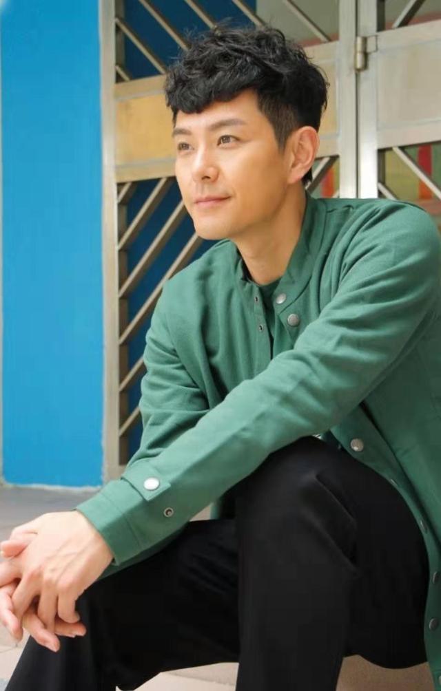 tvb小生自曝曾被一些"东西"吸引 险些跌死 多亏外公及时制止