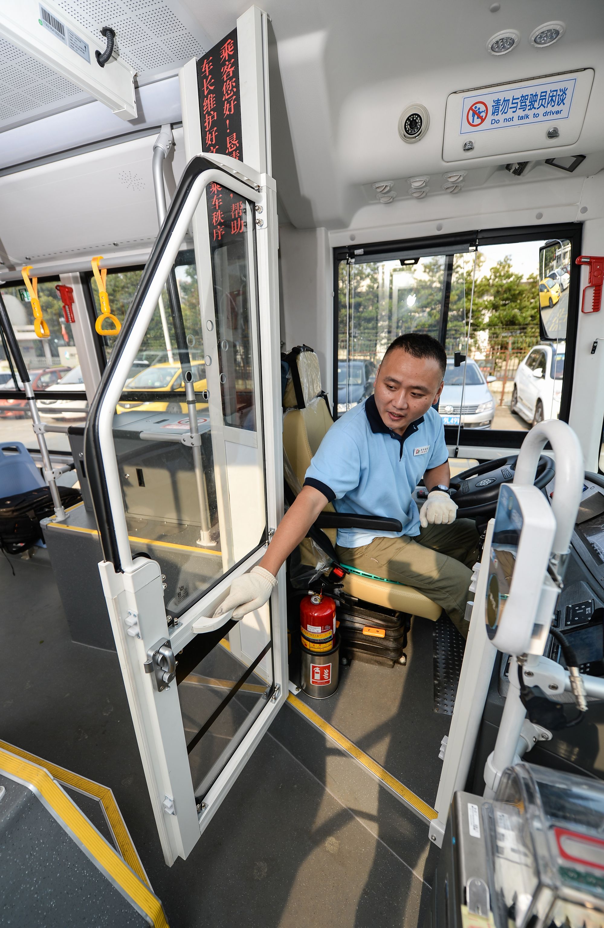 可有效阻止极端乘客抢方向盘,拔钥匙,殴打驾驶员等危害公共安全的行为