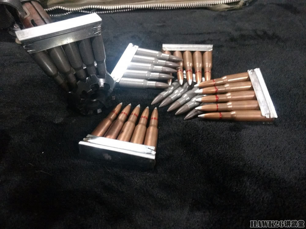 原创美国枪迷魔改版莫辛纳甘步枪配备左撇子专用的折叠枪托