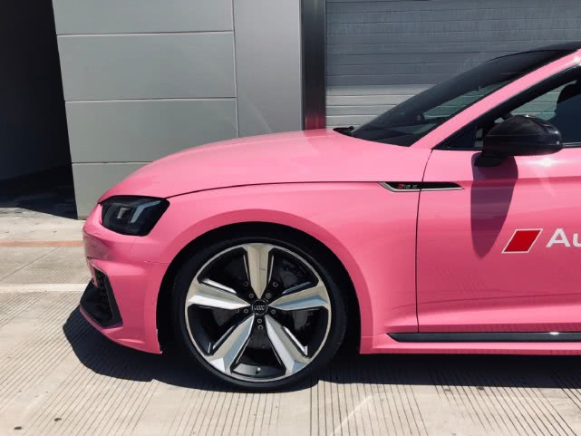 奥迪rs5高清图集死亡芭比粉实在不适合这辆车