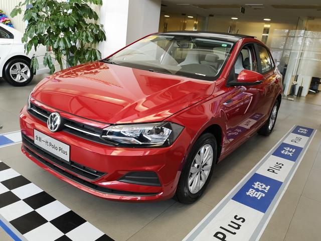 炫彩一抹红到店看2019款大众poloplus次顶配