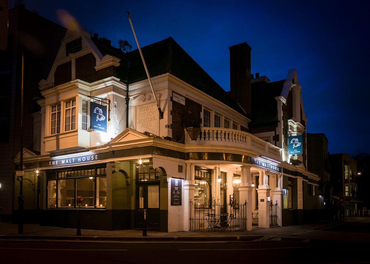 7个英国旅游值得通宵过夜的酒吧