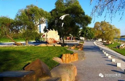 明珠园,原名叫水上公园,建于1988年,是松原市第一处国家风景名胜,占地