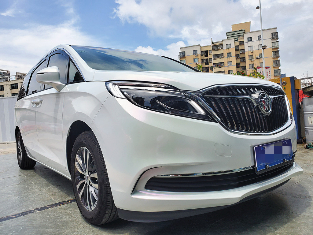 别克gl8汽车改色贴膜钻石白变粉这可不是一般妖艳货色可以比的