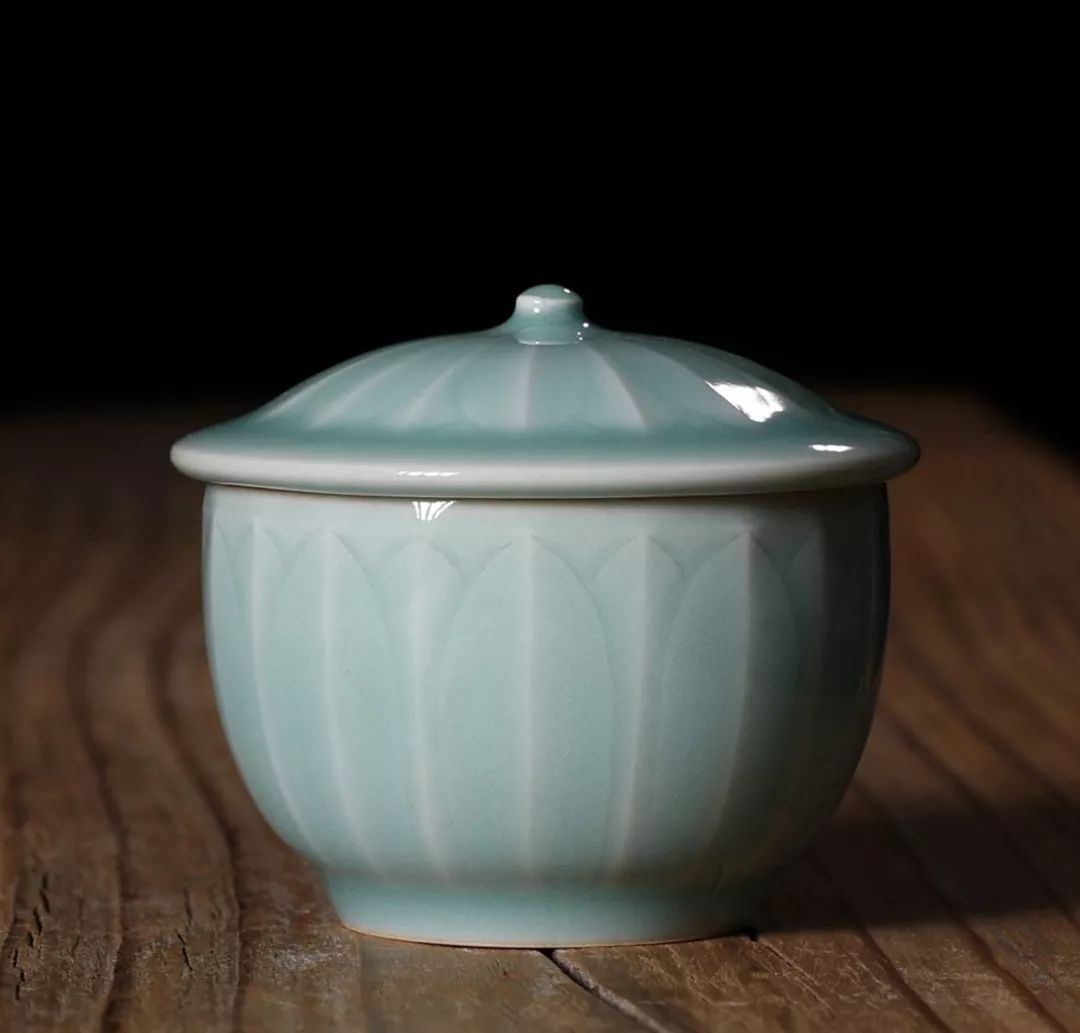 青出于蓝龙泉青瓷新秀华凌潇