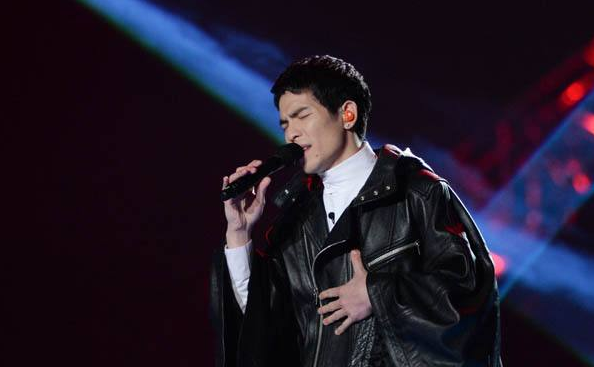 萧敬腾一拿话筒就下雨,网友:他可能这辈子都没见过晴天