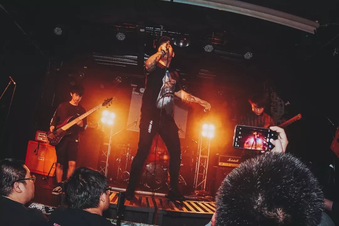 mover乐队于2015年7月成立.