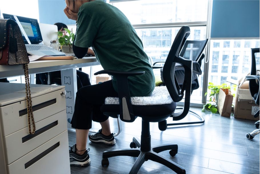 久坐黑屁股是中国每个办公室白领无法逃脱的命运