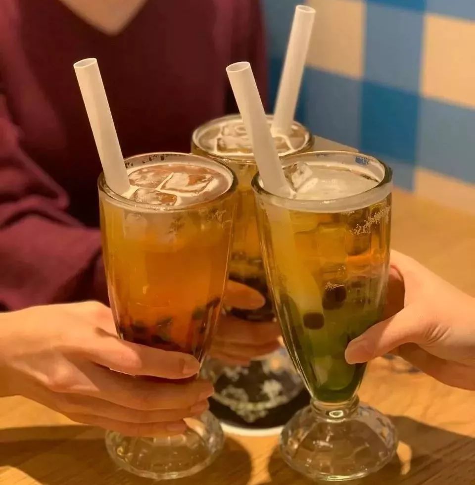 跟我们吸奶茶不同,霓虹国对貌似更执着于"嗑珍珠".