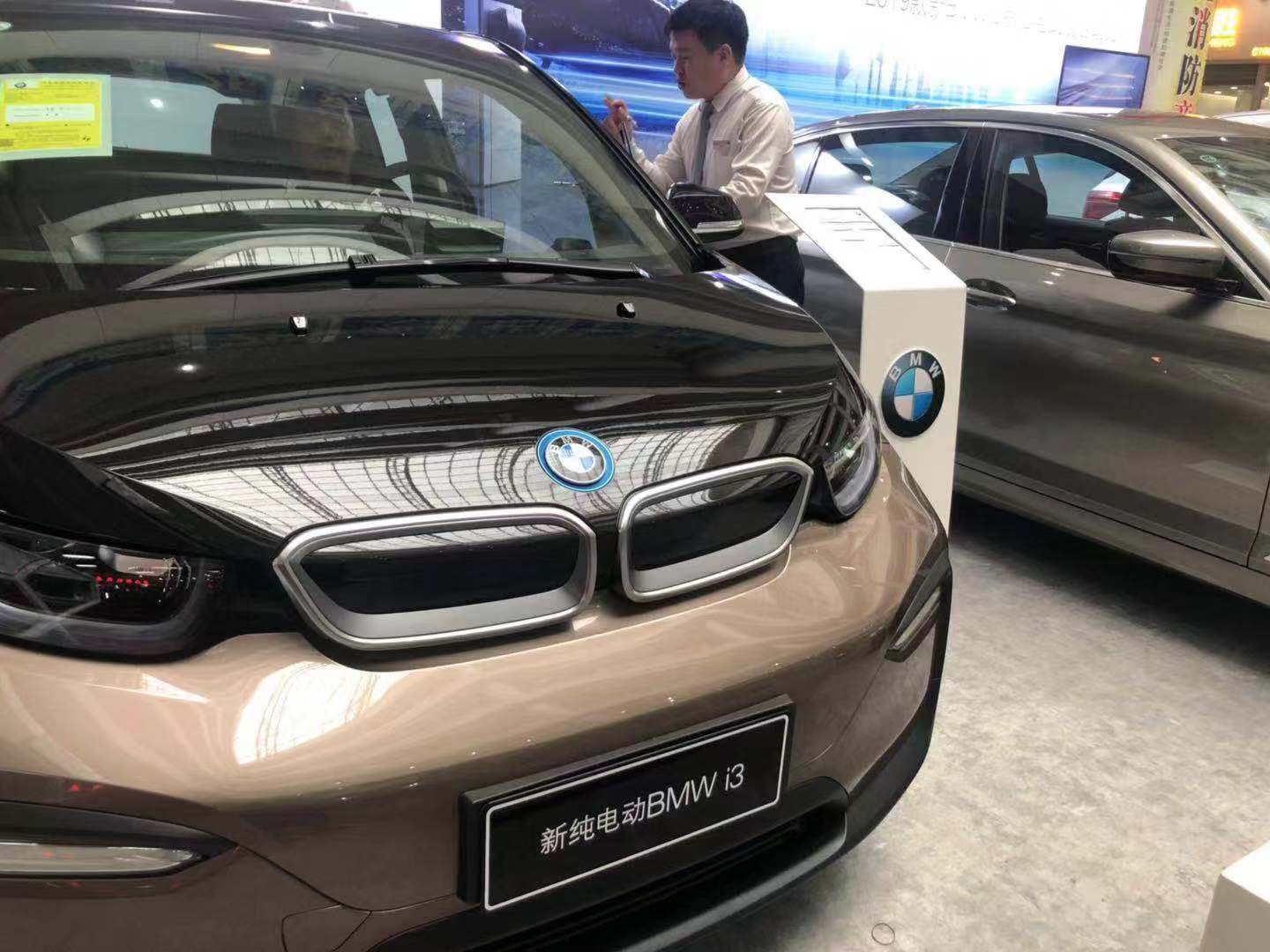 广州宝悦bmw新能源家族带电来袭珠江国际纺织城你被电到了吗