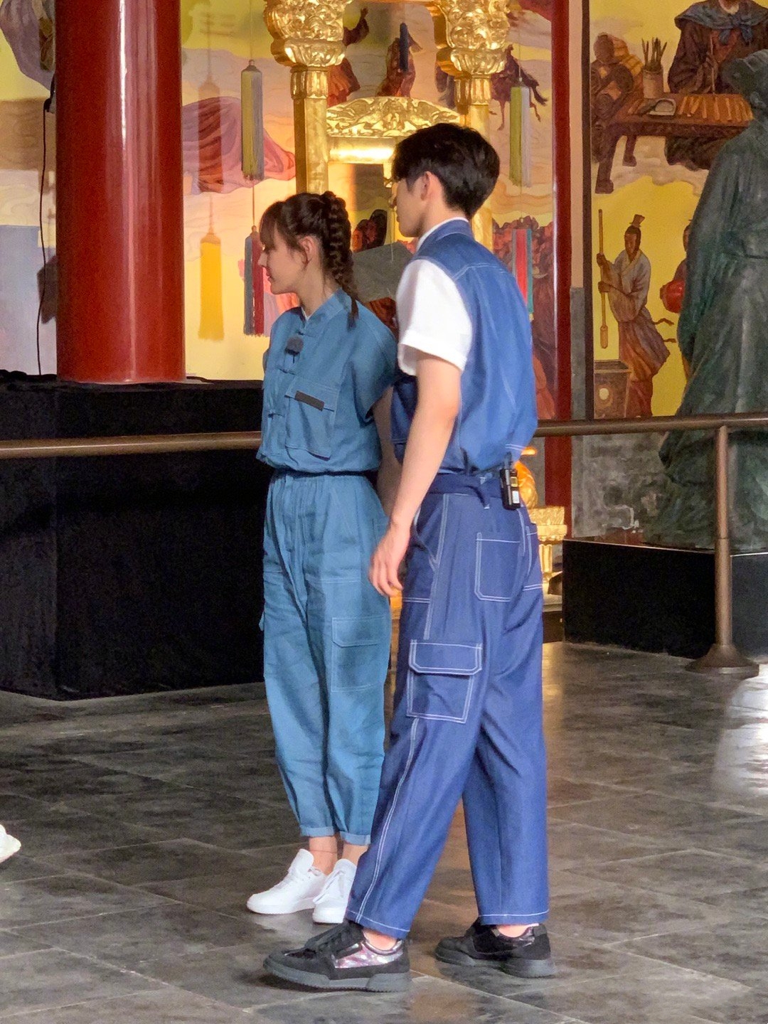 原创男神女神合体录综艺蔡徐坤牛仔装阳光帅气热巴马尾麻花辫俏皮